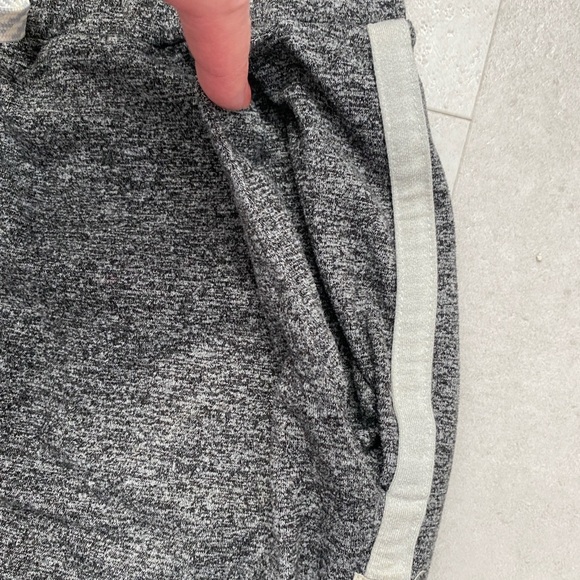 VUORI The Rise The Shine Jogger Charcoal Gray Stripe XS - Picture 8 of 12